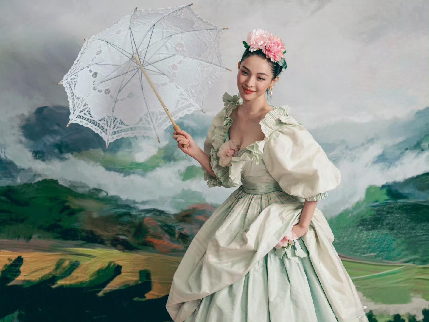 在逃油画女郎🖼️钟楚曦每次的造型都好特别惊艳的感觉​​​