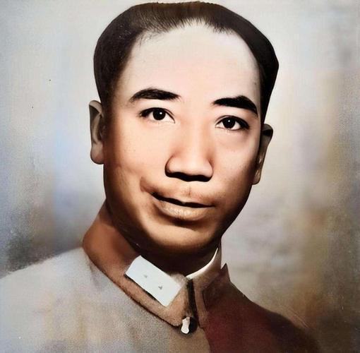 1945年9月，重庆歌乐山中美合作所，一副手写对联悄然出现，上联“功高震