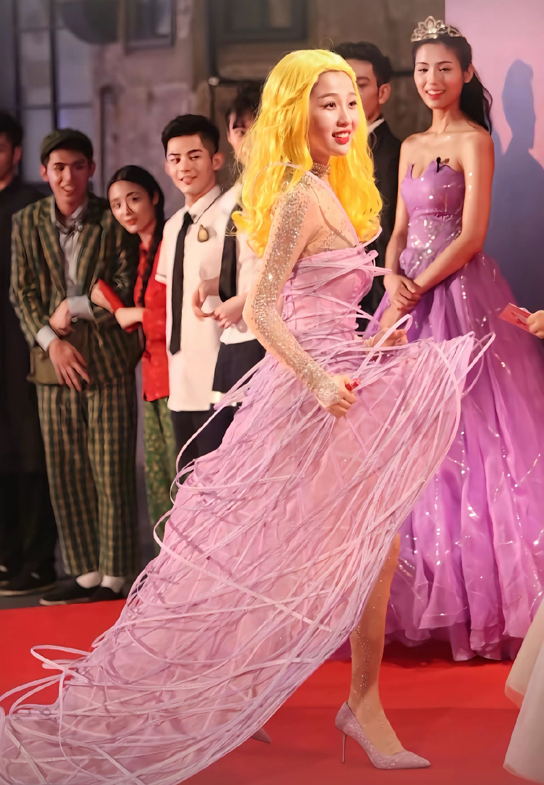 虞书欣cosladyGaga粉丝直呼“这也太美了！”​