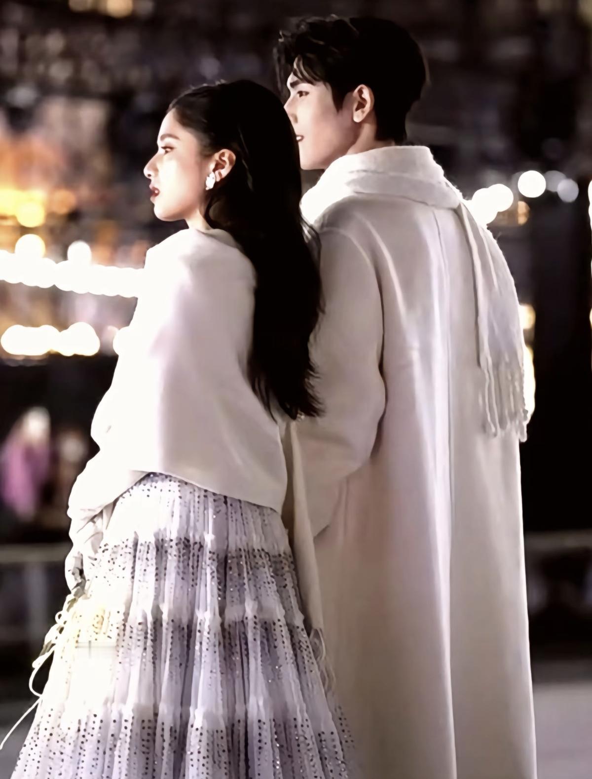 张婧仪实在美丽有魅力，带着故事感有倔强感还有点英气，这份长相真的独一份，之前还