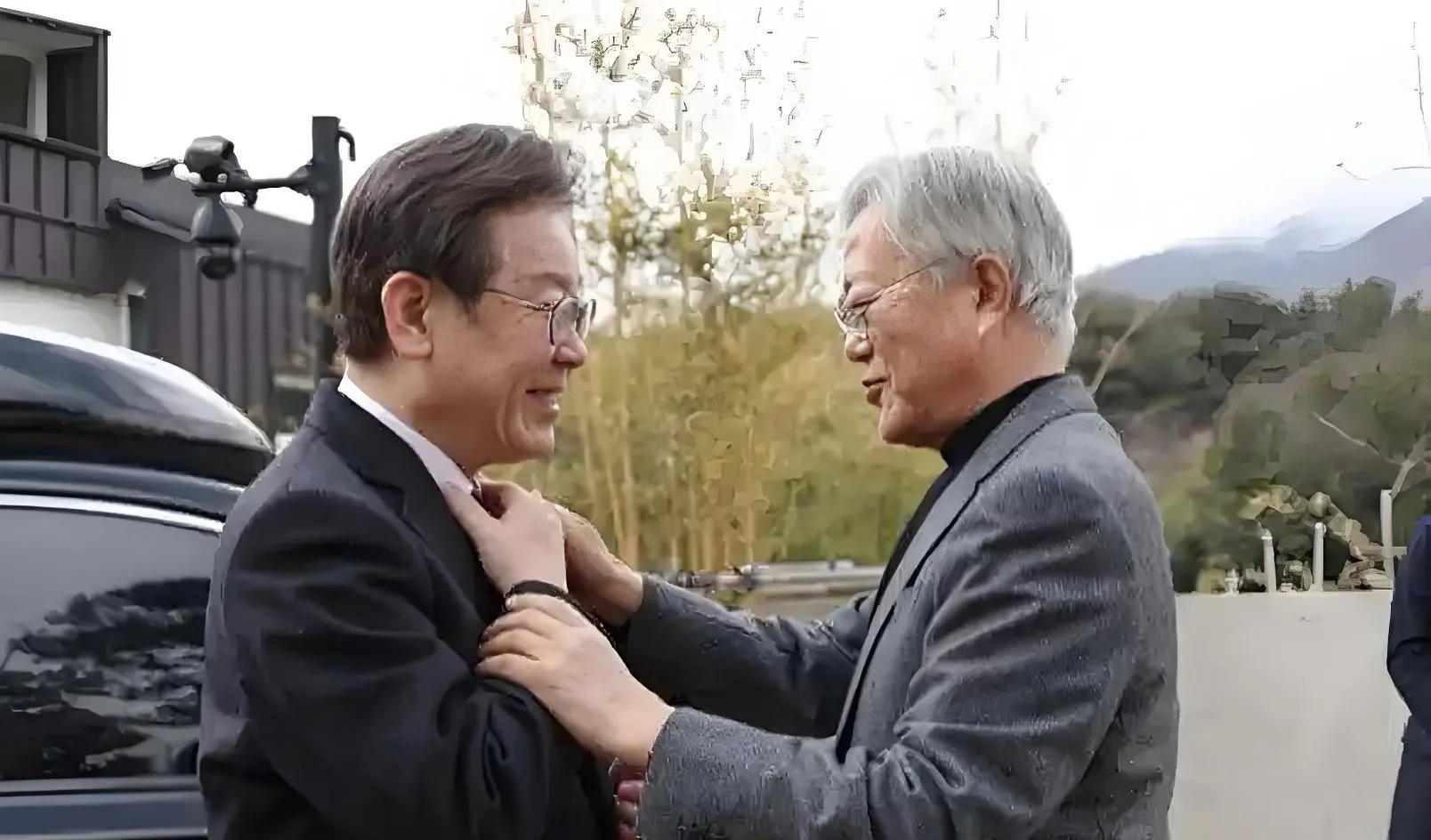 李在明为啥要救文在寅天啊，这事儿闹大了！文在寅被人给整了