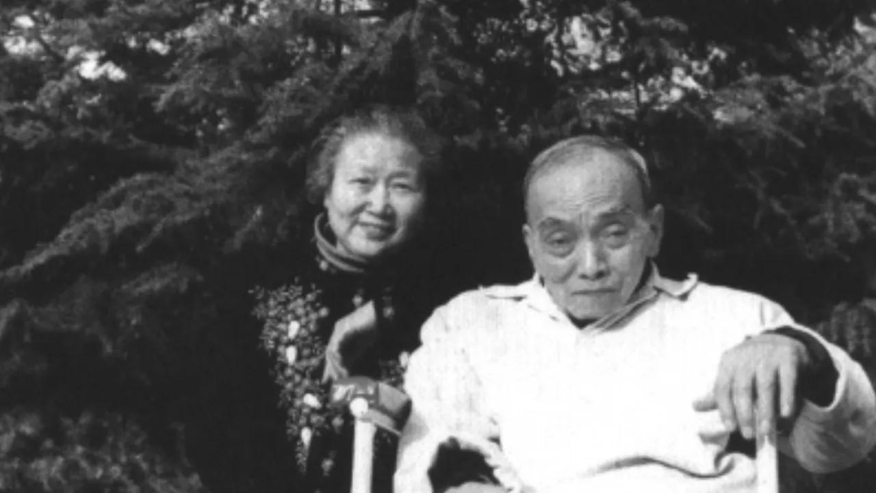 🌛1949年4月，国民党少将范纪曼临刑前借口上厕所，谁也没想到，他竟靠一块