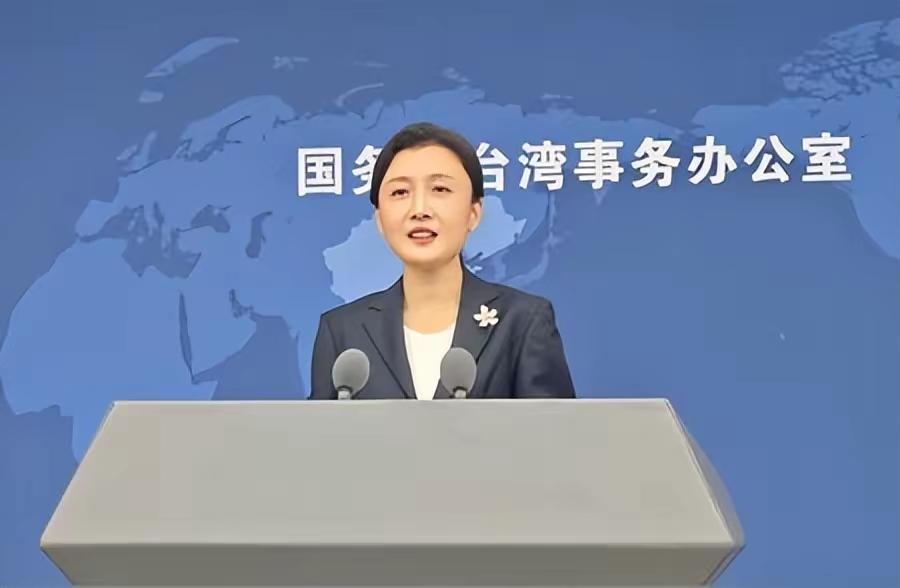"台独"分子慌了，因为洪申翰来大陆要办理台胞证。民进党党团干事长庄瑞雄说：不会因