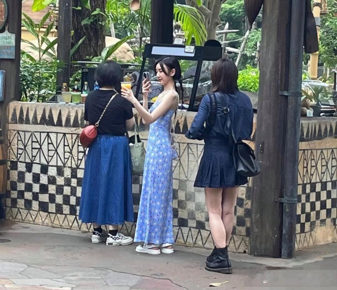 这是毛晓彤嘛？太有少女感了！