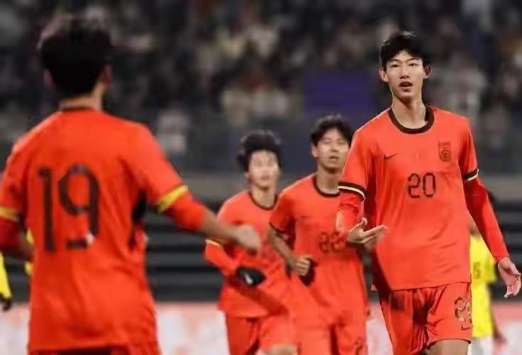 U17国足3-1沙特，鲁能足校撑起半只国家队主力阵容。1. 何思凡场上角