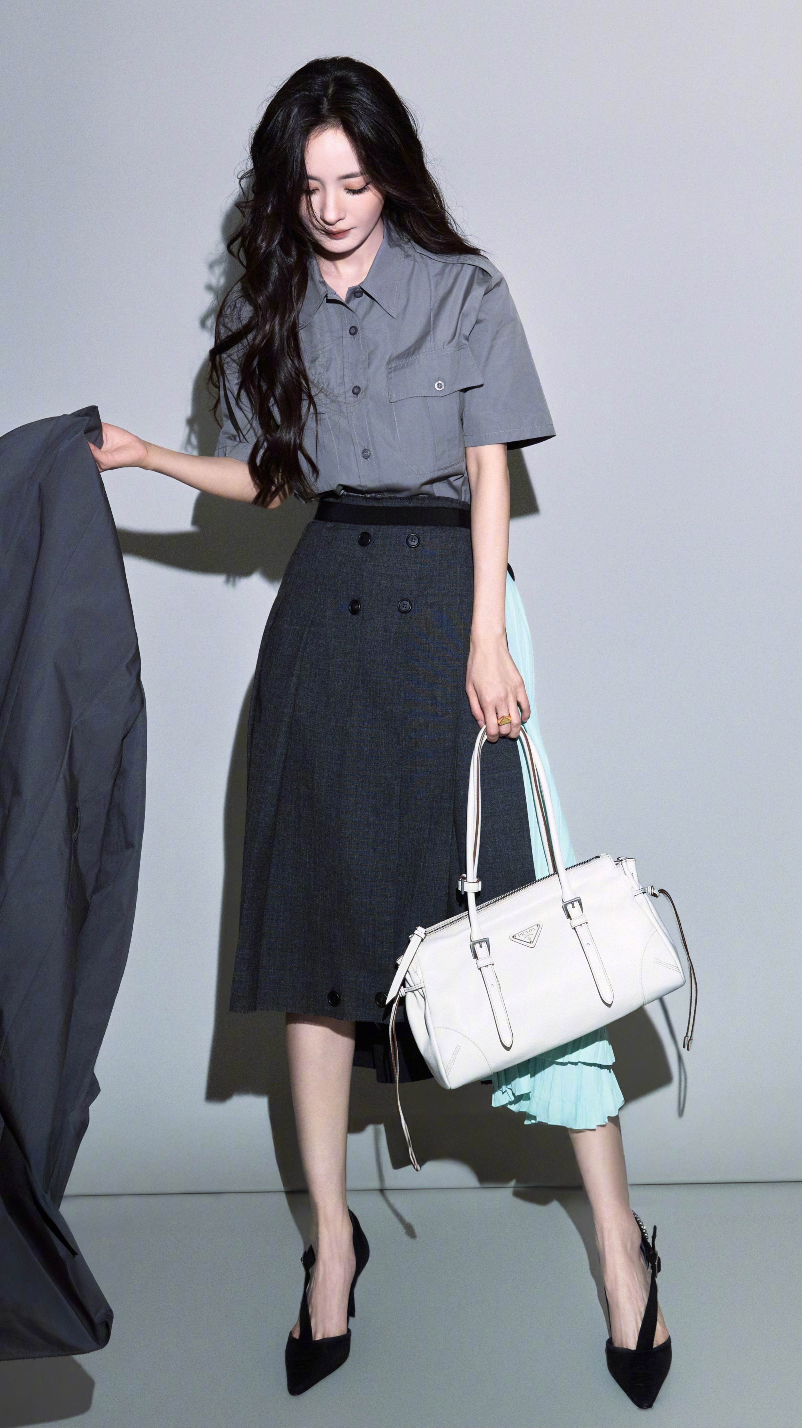 杨幂最新物料：Prada定妆照出图📷