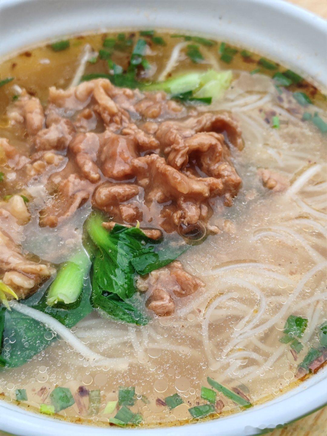 周末还被小姑娘拉起来去吃早餐。