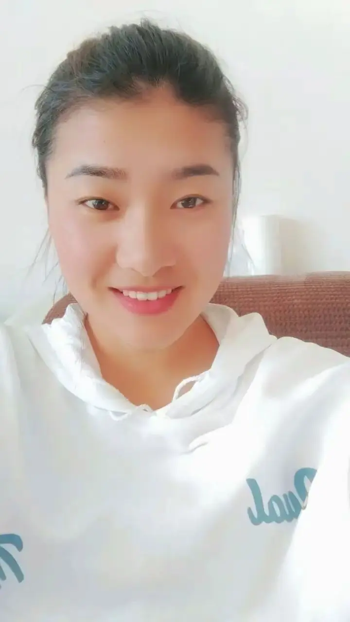 谋生不易，好好生活。谋生的路上，谁都不容易。一边崩溃自愈，一边努力前行...