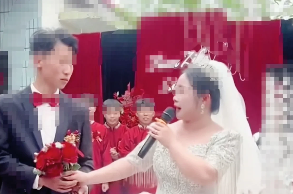 婚礼现场，新娘一开口讲话，新郎懵了，观众懵了，伴郎、伴娘都懵了！