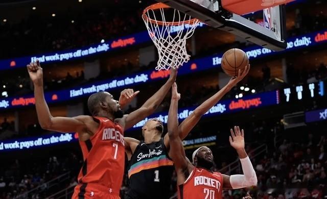 文班亚马vs火箭队4大长人，是遇到克星了吗！马刺中锋文班，身高2米24，臂展