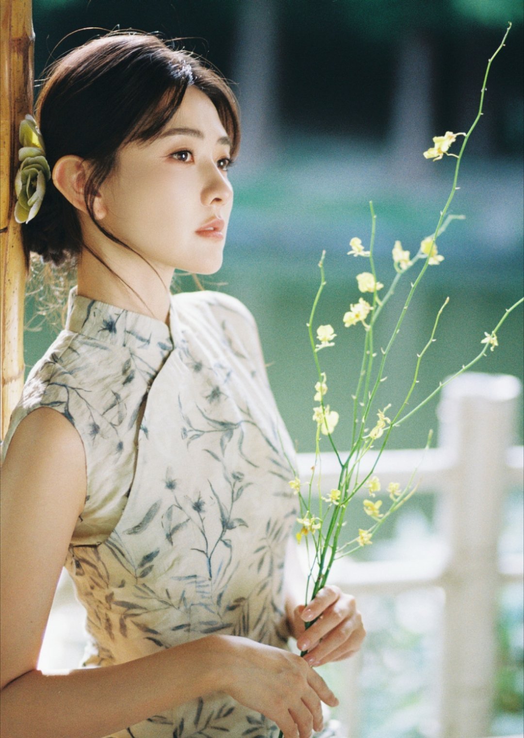 梁洁太美啦，新中式妆容好适合点点哦！多多做同类型的妆造！！​​​
