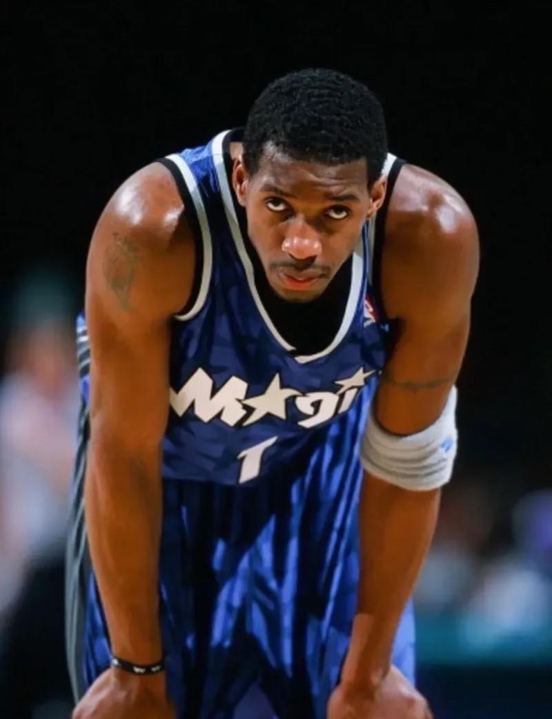 麦迪在NBA可谓是传奇般的存在。数据方面，他出战938场，总时长30673分钟，
