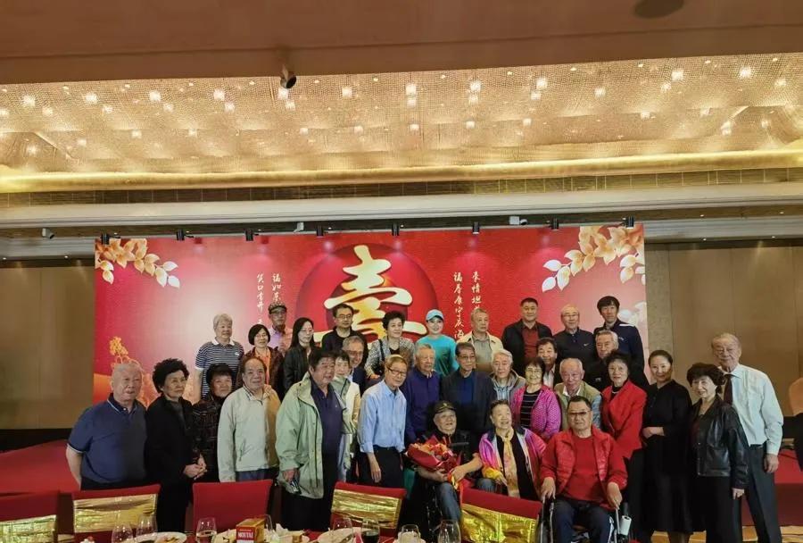 徐根宝恩师生日为何高洪波去了范志毅没有去？都是徐根宝的得意弟子啊，另外这次我们看