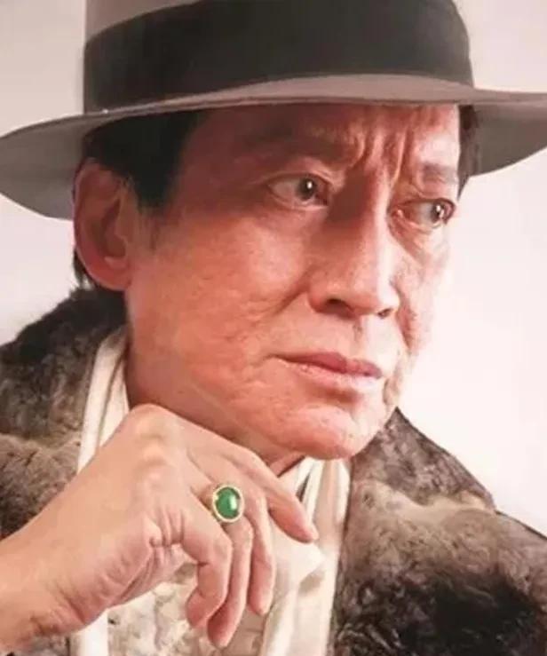 小时候电视上面看到都害怕，一张凶神恶煞的脸。长大后发现，他就是一个演员，生活中更