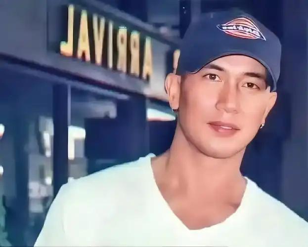 具俊烨曾被全网嘲讽为软饭男，在大S离世后，用极致深情让无数人破防，56岁的他因过