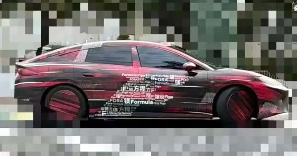 日前，网络曝光了方程豹轿车镁7谍照，此前镁9谍照已现身网络，镁7尺寸小于镁9且采