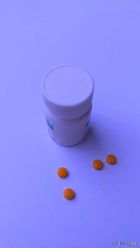 药物可以治疗焦虑症吗?药物能治疗焦虑症，但得在医生指导下用。焦虑症治疗方法多样