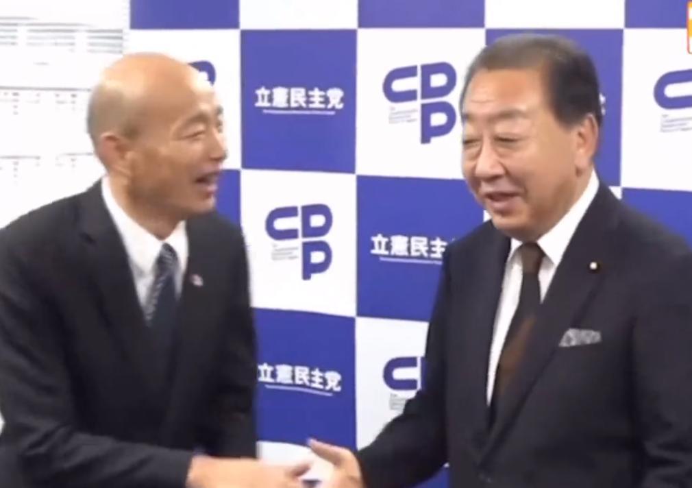 终于，国民党内部有人把桌子给掀了。国民党中常委何鹰鹭，当着所有人的面，直接点名韩