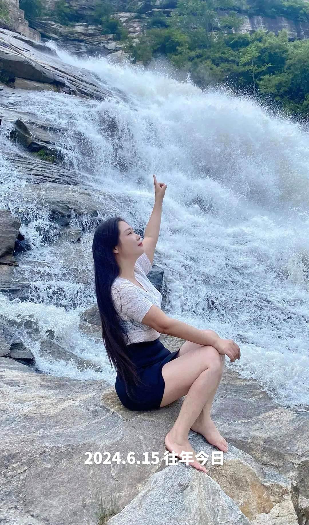 瀑布氛围感拍照论夏天和瀑布的适配度