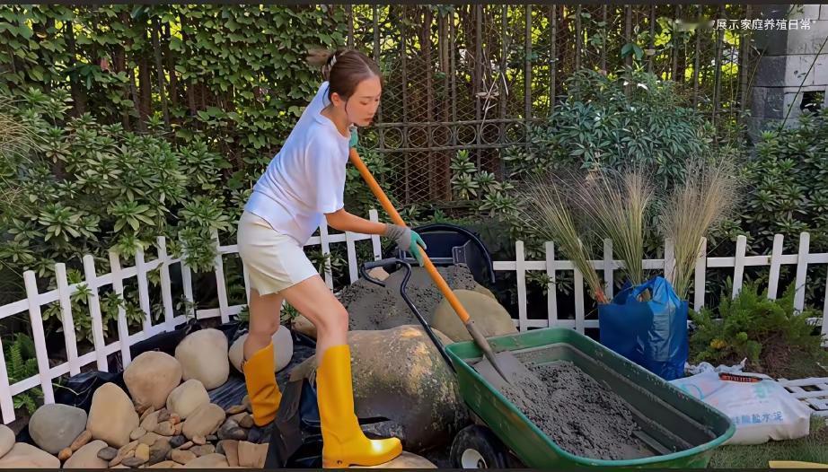 郑恺是真捡到宝了！看苗苗把家里院子折腾成啥样了——之前种点小菜养些花还不够，这回