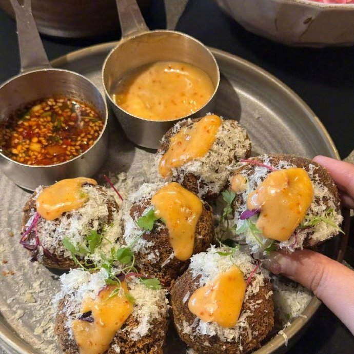 ☻⃝∙𝗛𝖆𝖕𝖕𝒚“金钱可以治愈99%的不快乐另外1%的快乐