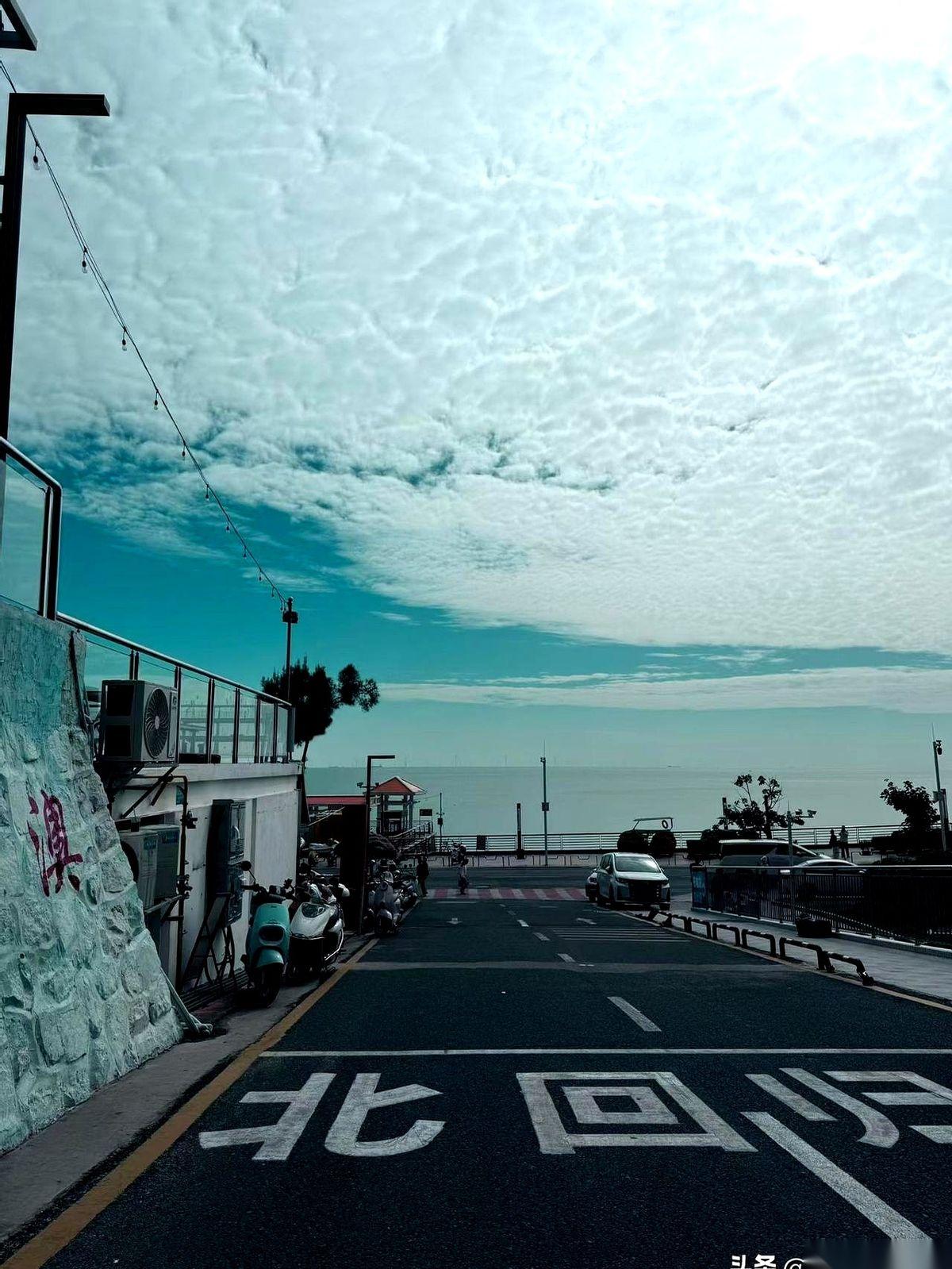 我一哥们儿，南方响当当的985大学，教授，博导。为了老婆孩子，想回京城，给北京