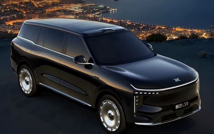 全线控转向+三电机技术，智己LS9HYPER将于4月发布并正式上市智己LS9