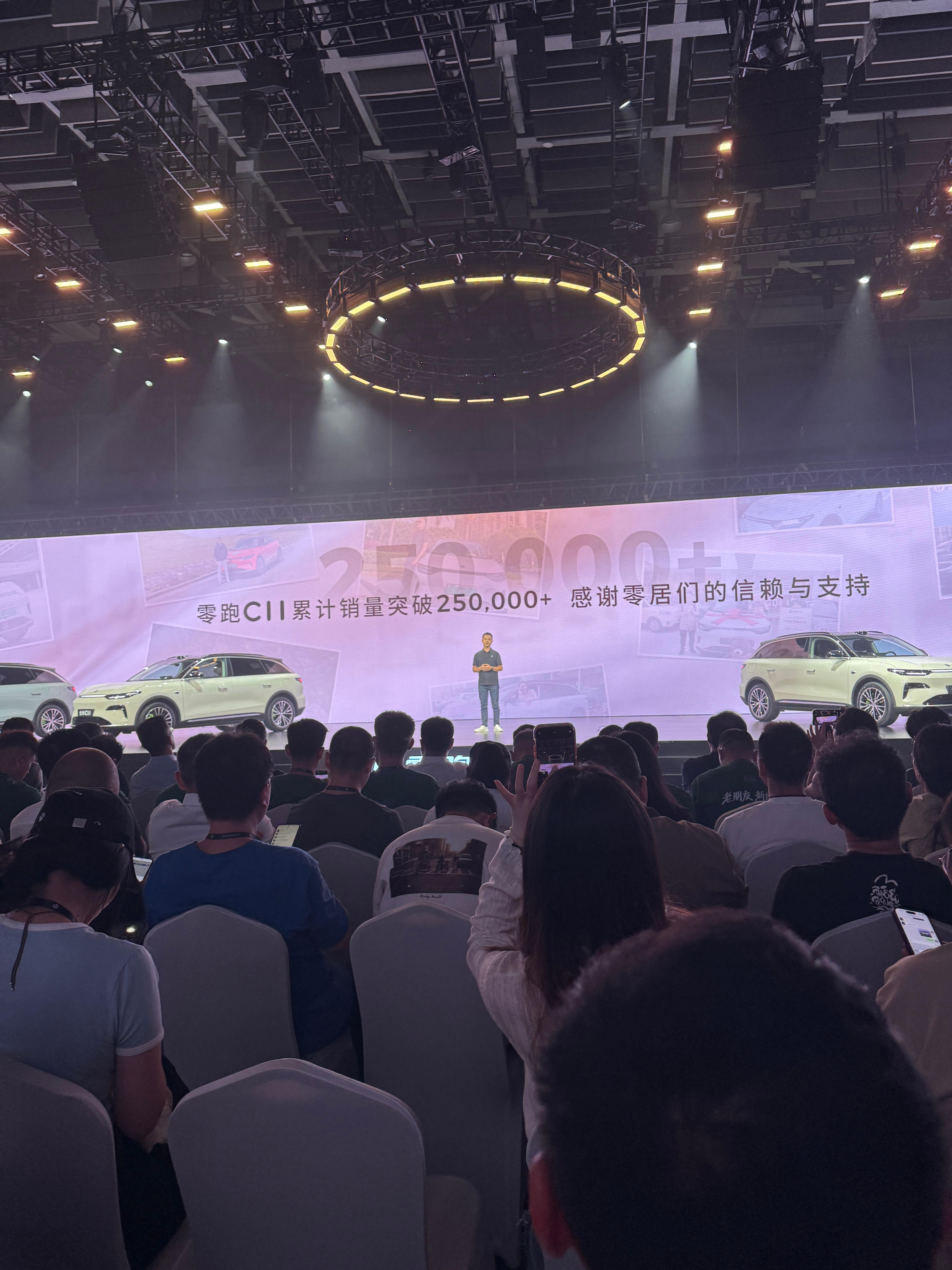 C11卖了25万台，零跑每一款车都走量。而这也是零跑进入主流SUV市场的一款车。