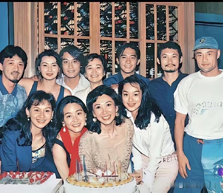 原来他们年轻的时候，关系那么好啊？