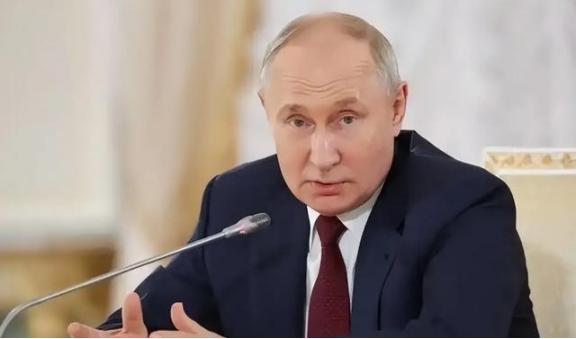 基辛格早就说过，俄乌打久了，最先倒霉的不是美国，不是小国，是德国，德国这么多年，