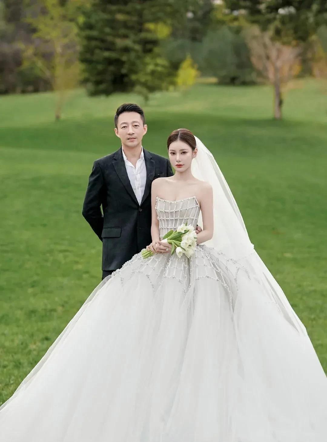 马筱梅一婚二婚嫁的似乎都挺好，两任老公都是年轻帅气又多金。都说她没什么真本事，