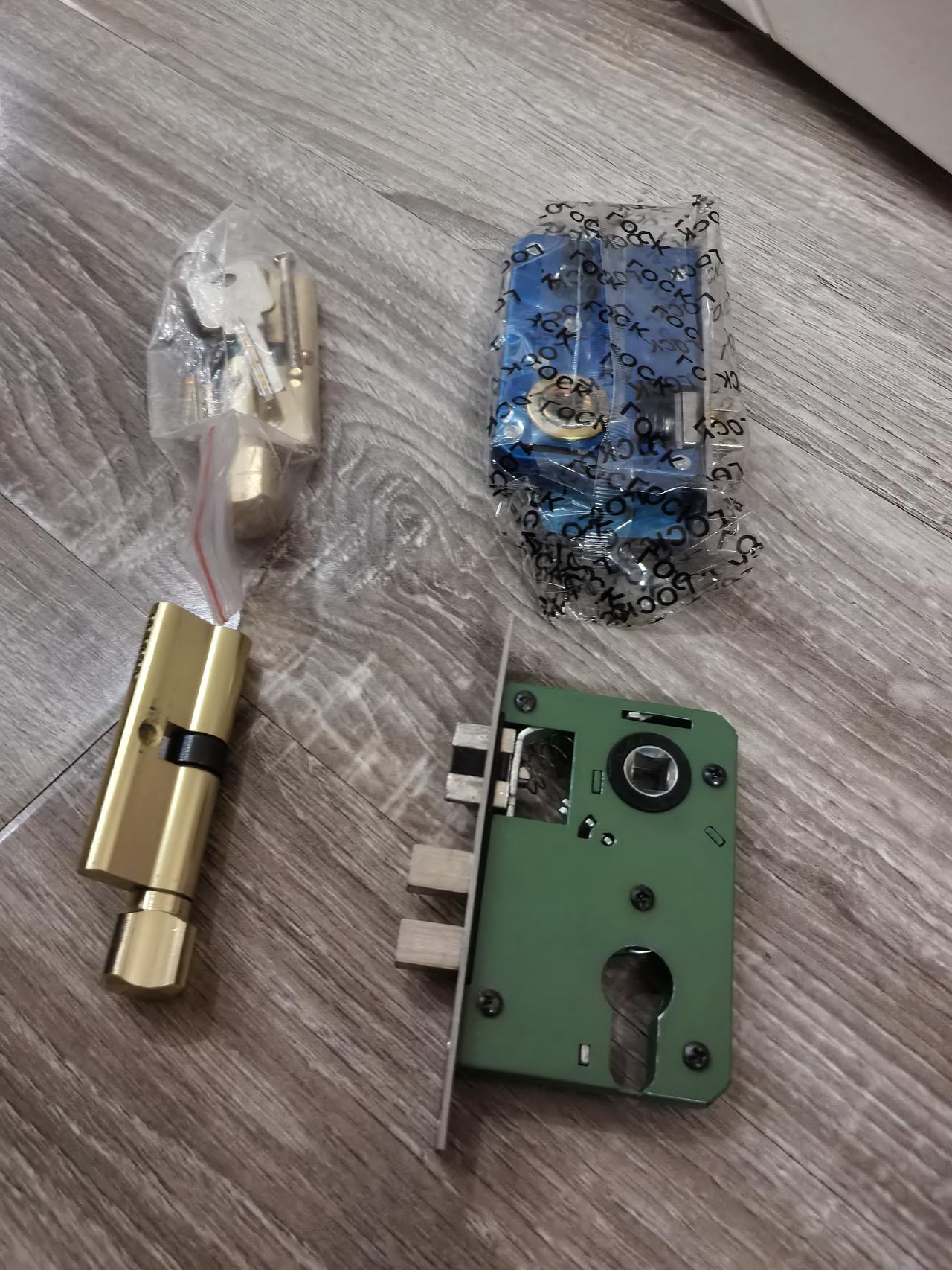 不得不佩服自己，打电话询问了一下，上门维修需要200元，自己花了27元买了一锁芯