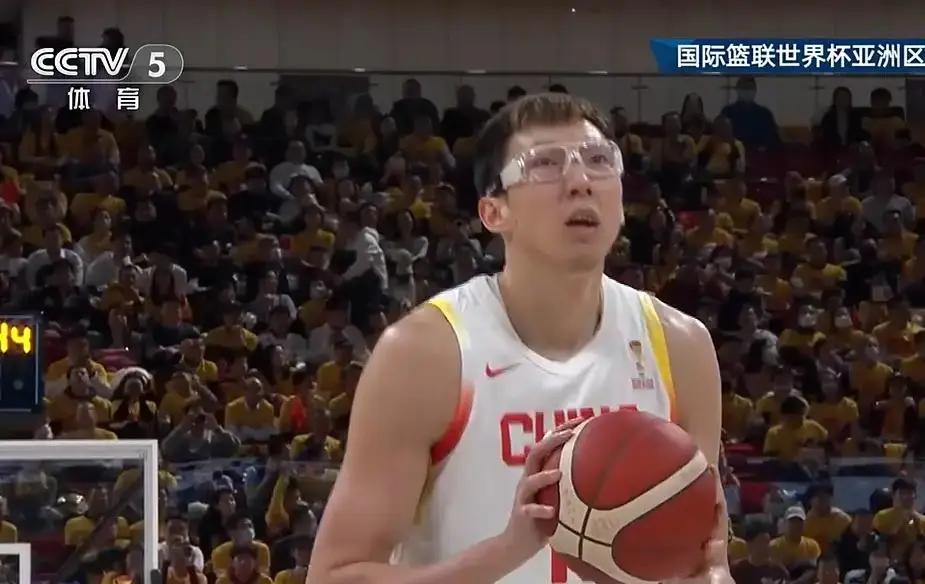 中国男篮憾负韩国男篮中国男篮这场球输的正常！一个原因是球员磨合时间短；二是球员们