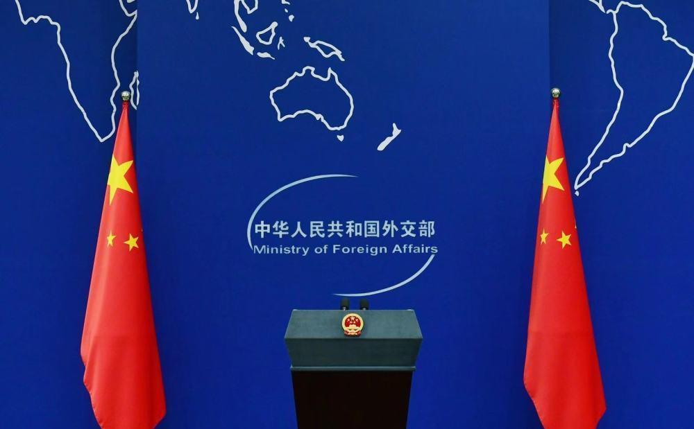 中国表态南海仲裁一张废纸之际，解放军南海有动作，菲律宾很难受。7月12日，就在