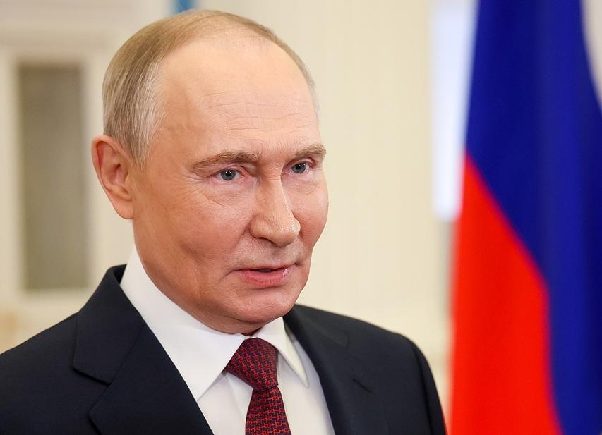 居然有核大国敢帮伊朗！美媒：第三艘美航母马上就到，谁来打谁。中东战局仍在发