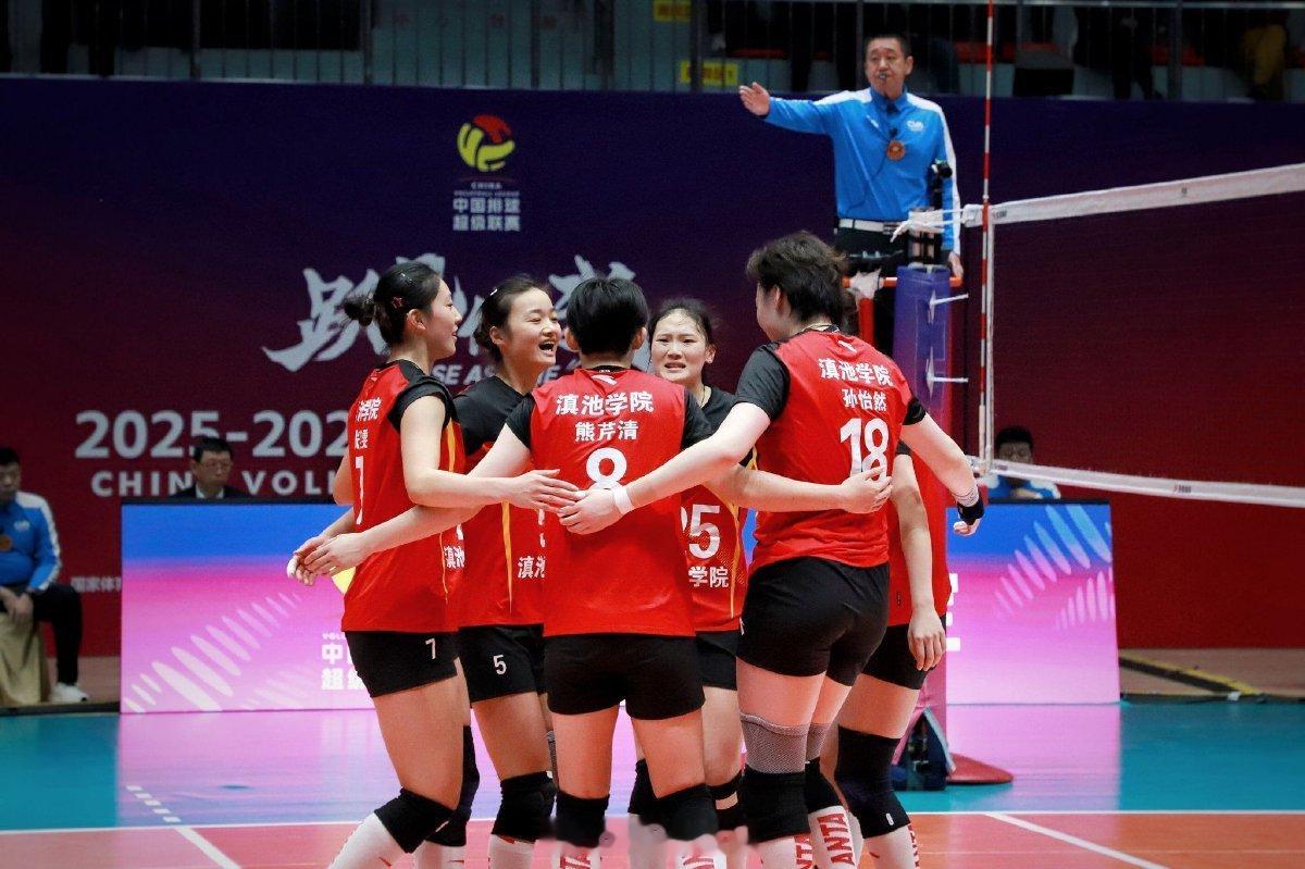 说到这个去意大利联赛学习，给这样的学习态度点赞。其实除了球员之外，咱们的教练、康