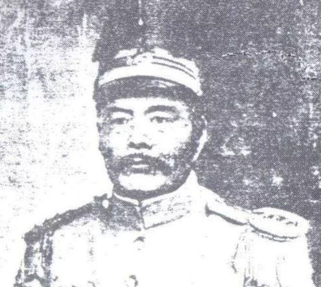 换身衣服，总兵变都督，徐宝山很识时务。一个一生换了三套衣服的男人，当过盐枭，