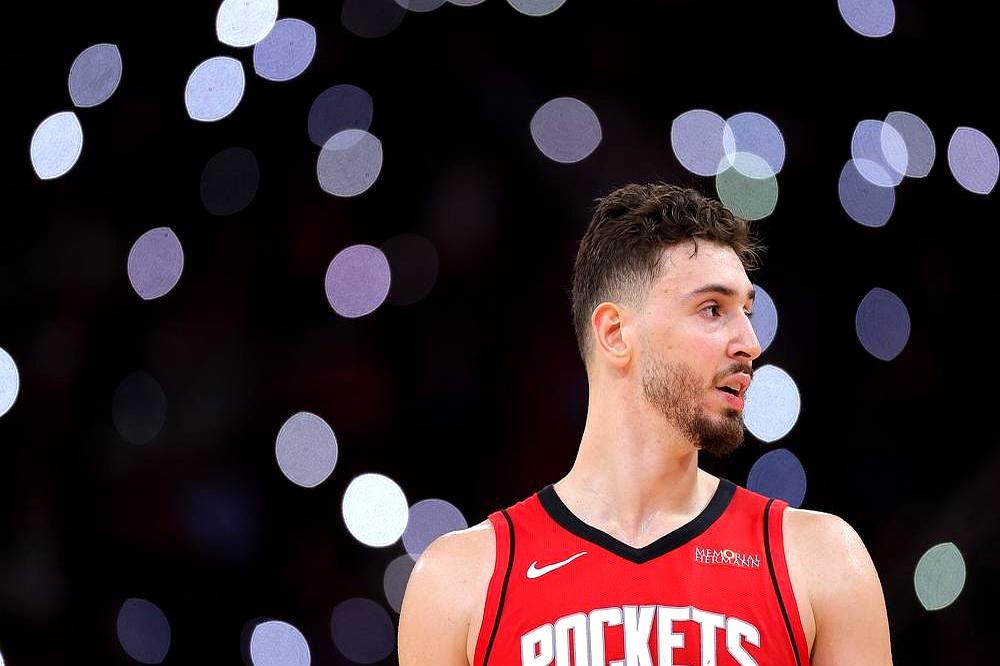 火箭队更衣室炸了，乌度卡教练直接开喷！“9次失误！”他就这么指着带伤上场