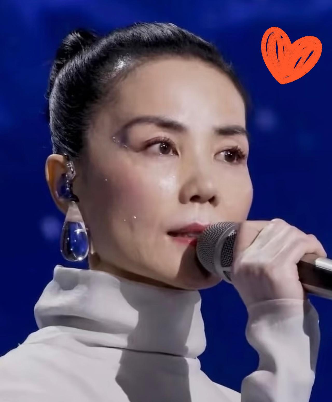 王菲，翻车了？​​除夕夜，央视春晚的王菲，冲上了热搜，原因是