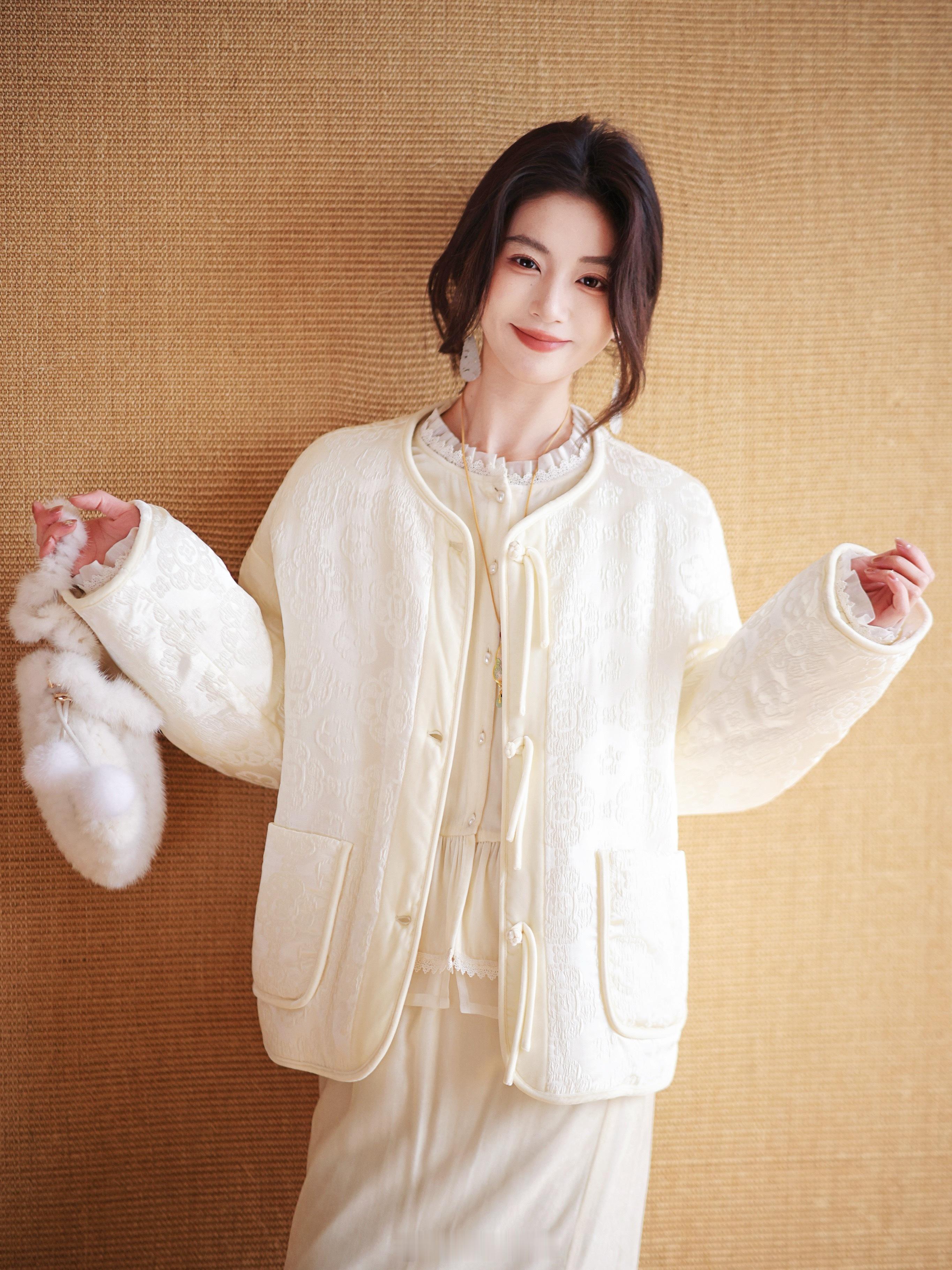 过年了，本粒的大家闺秀皮肤是时候出来了100真丝丝绒+提花再有90白鹅绒填充轻