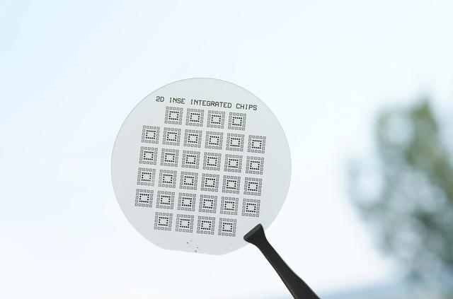 这下好了，美国人开始怀疑人生：“我们天天封锁、天天断供，结果你居然搞出个我们没封