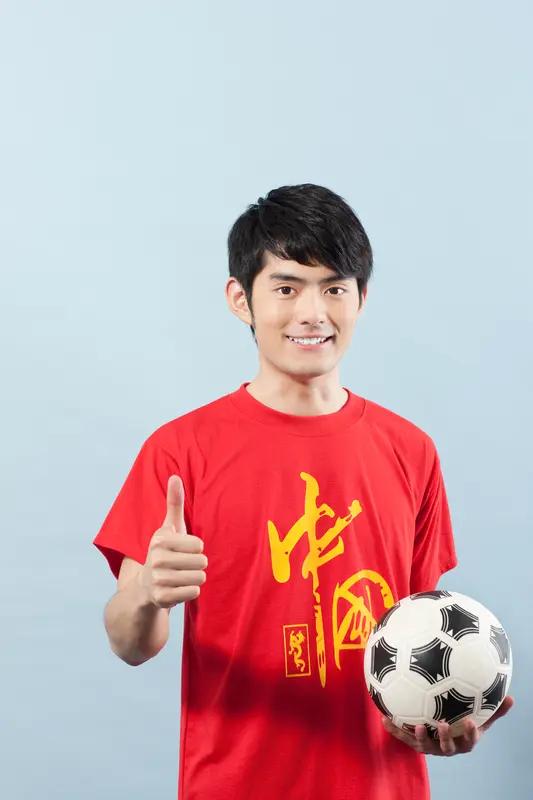 中国男足有没有前途，这问题一直争议不断。2022年世预赛大年初一1:3输给越南，