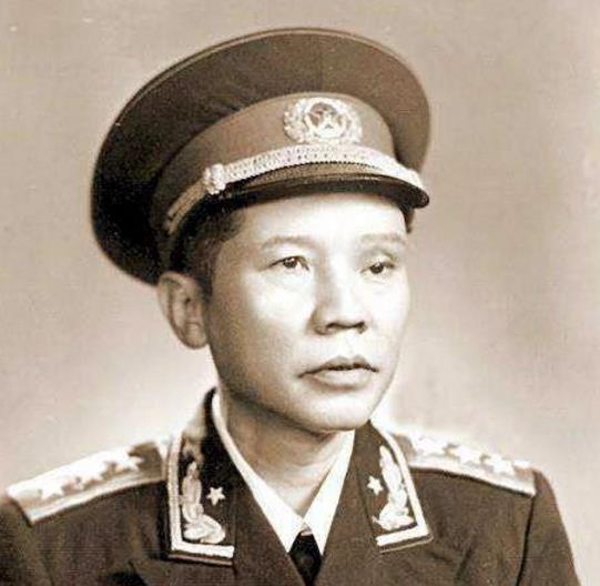 70年开国上将被警卫走火打断胳膊，邻居朱德苦笑：真是荒唐。如果您喜欢我们的内容