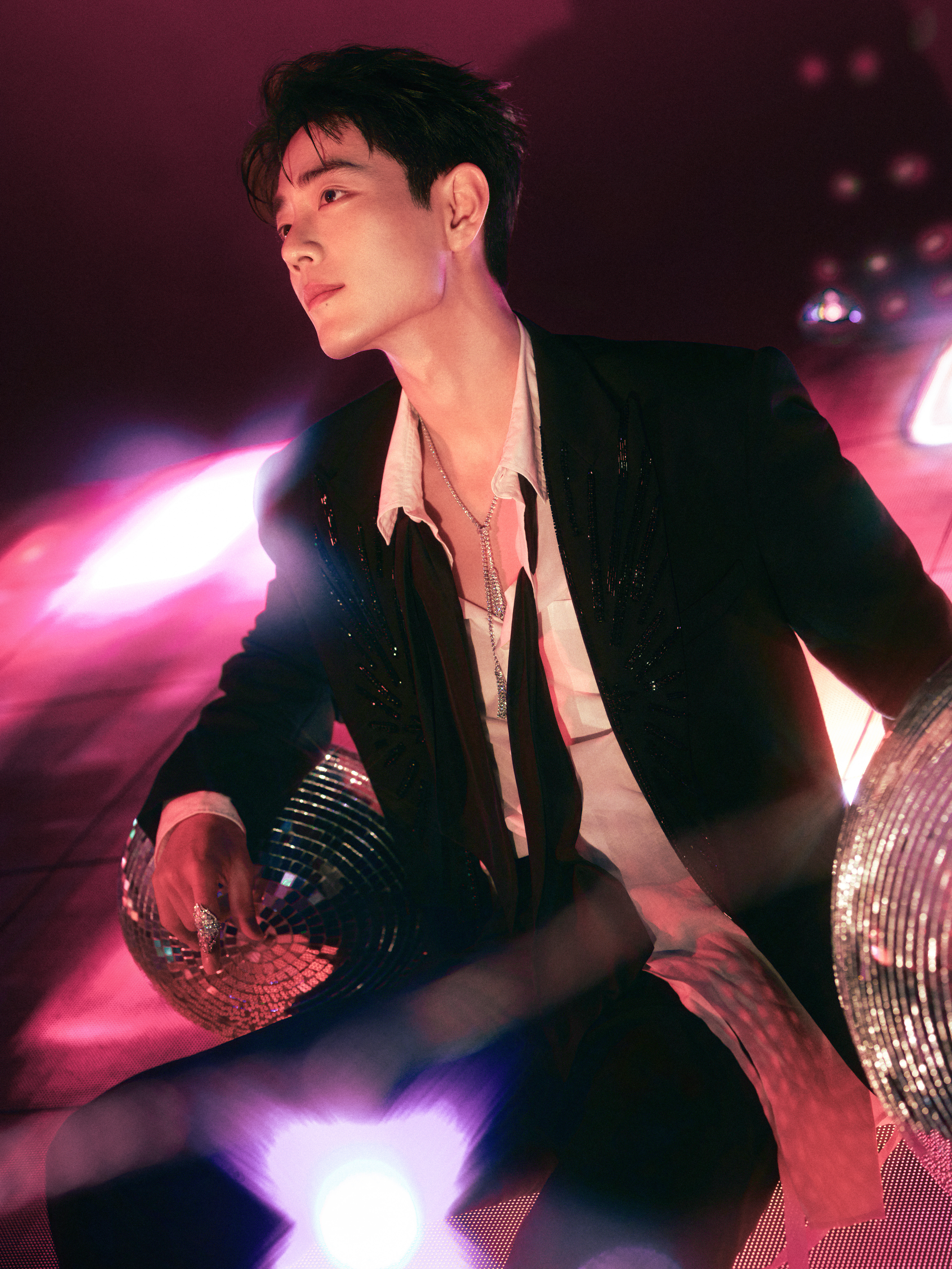 啊啊啊啊啊啊好喜欢！！！！项链blingbling，戒指也blingbling！