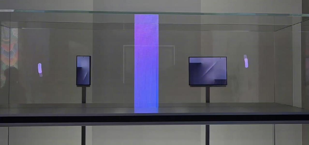 10月28日消息，三星首款三折叠屏手机GalaxyZTriFold在韩国展会