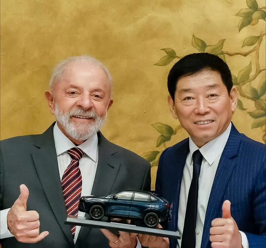 魏建军：“今天认识了一位新朋友，巴西总统卢拉。”没想到啊，没想到，魏建