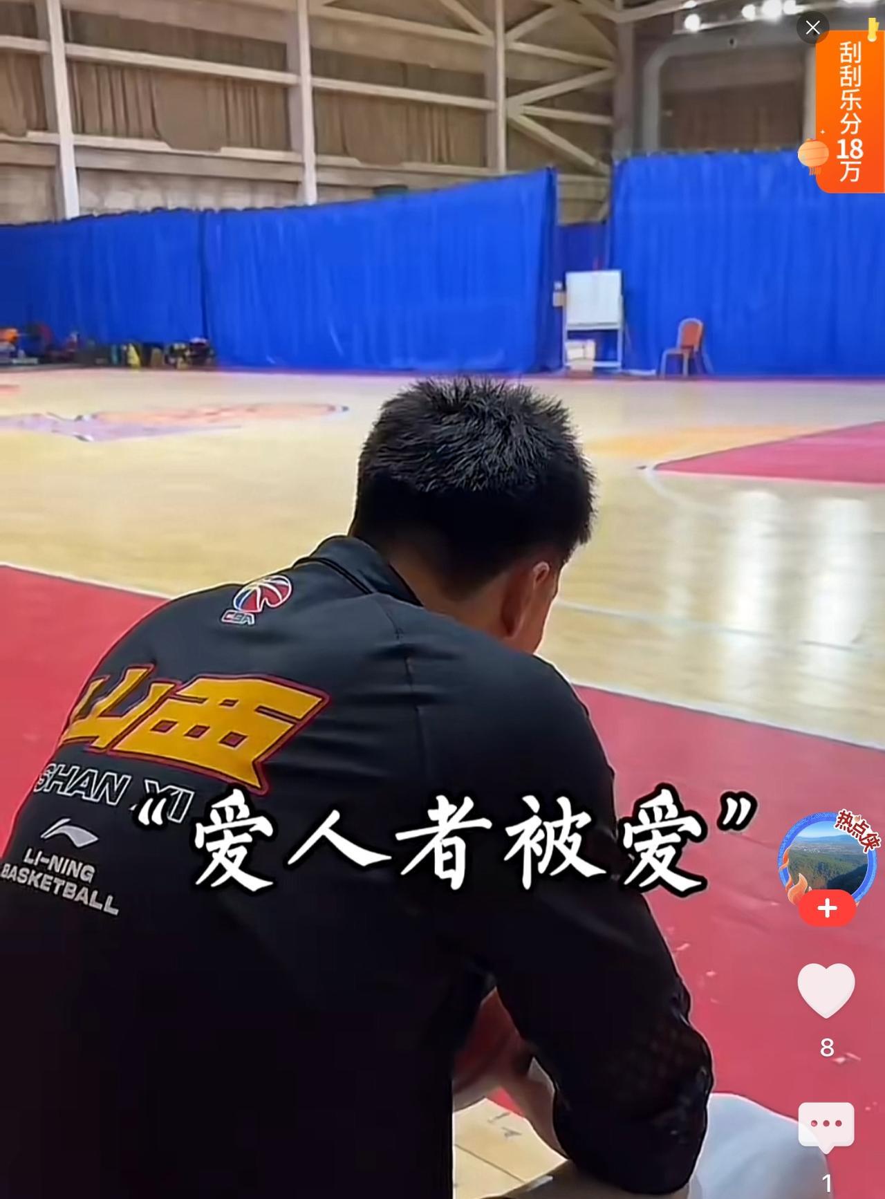 山西汾酒俱乐部国内当家球星张宁，紧张充实、爱与被爱的一天：训练、遛