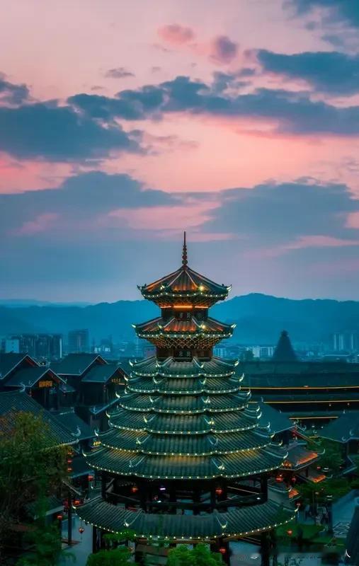 月冷星寒。话凄凉往事悲欢。几许真情轻易付。倾吐。旧日情怀堪与诉。——曾祥国残