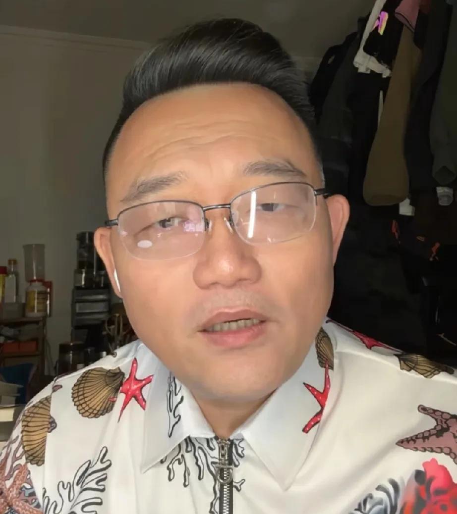 郑好发视频了，他承认因为直播违规被封一个月，这一个月他要努力说相声挣钱了。今天郑