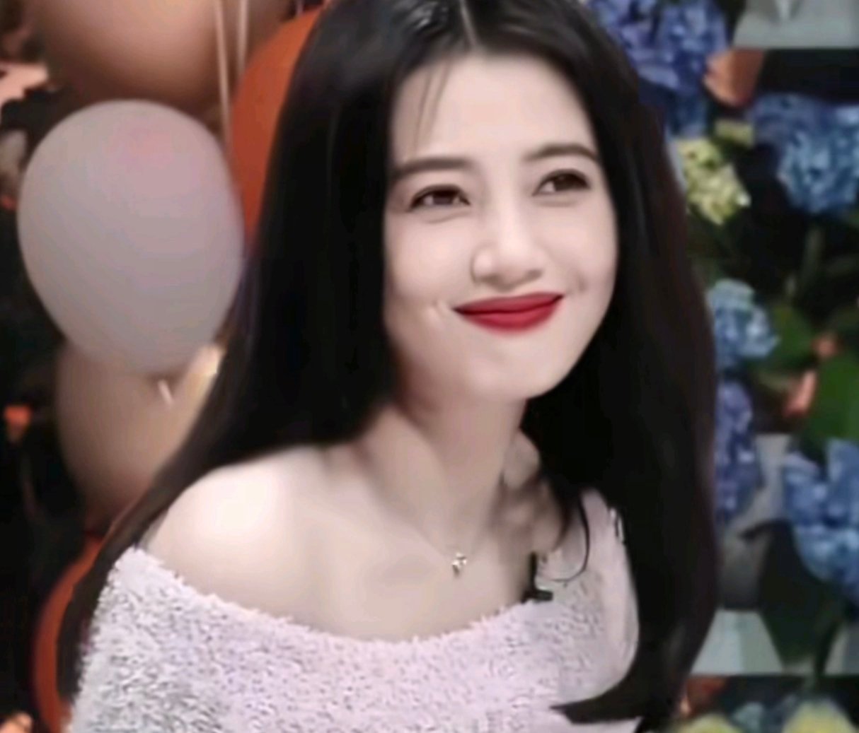 最美女神高圆圆。又是羡慕赵又廷的一天她是不会老的嘛怎么还这么美呀🤩#高圆圆把防晒霜剪了带出门#​